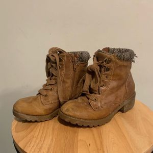 2 FOR $10 🛍🛍 Tan Combat Boots Girls Size 12
